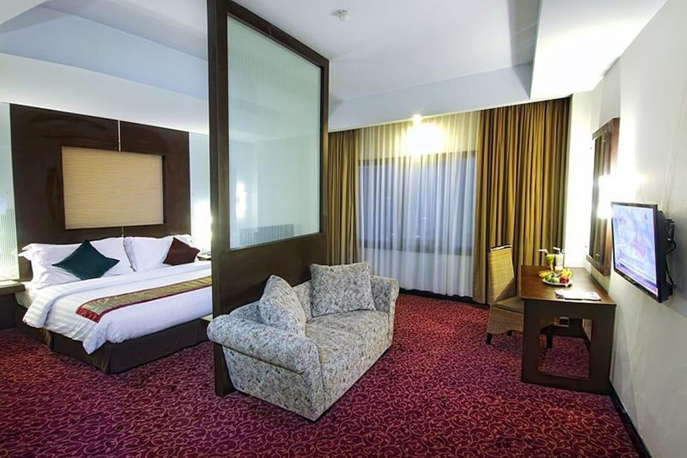Pangeran Beach Hotel Padang  Exteriör bild