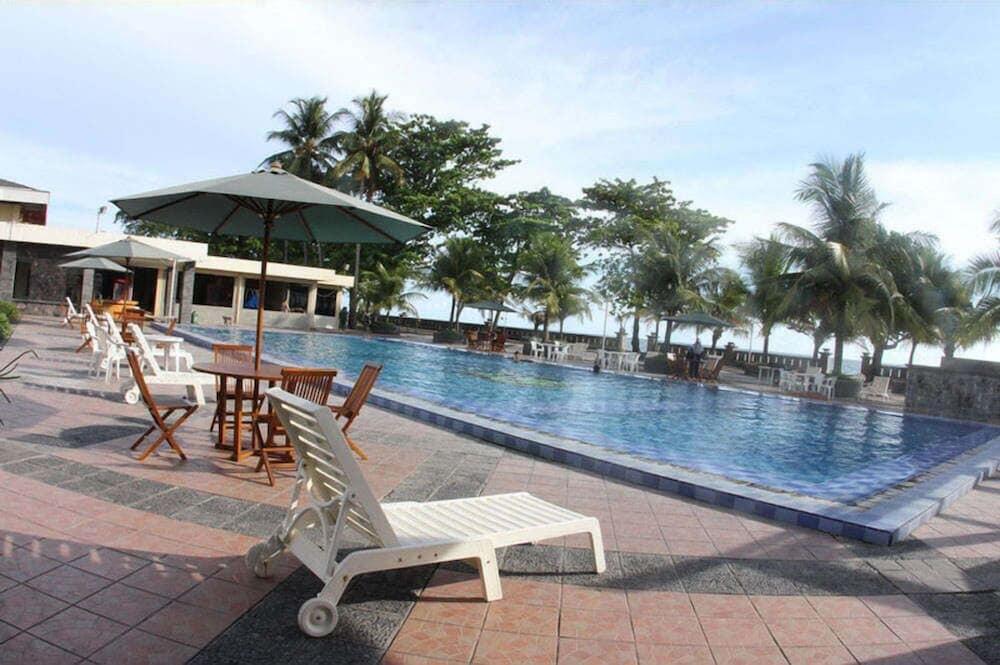 Pangeran Beach Hotel Padang  Exteriör bild