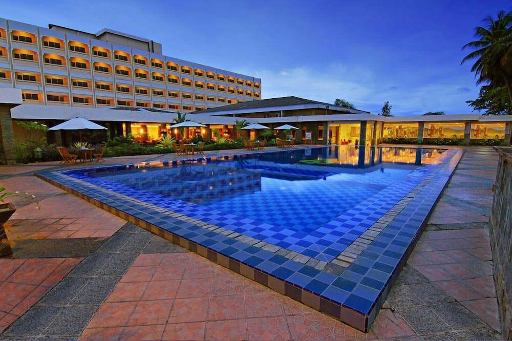 Pangeran Beach Hotel Padang  Exteriör bild
