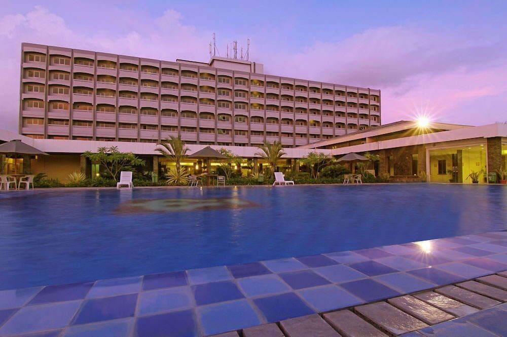 Pangeran Beach Hotel Padang  Exteriör bild