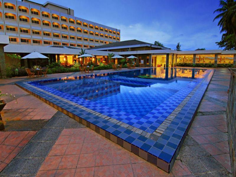 Pangeran Beach Hotel Padang  Exteriör bild