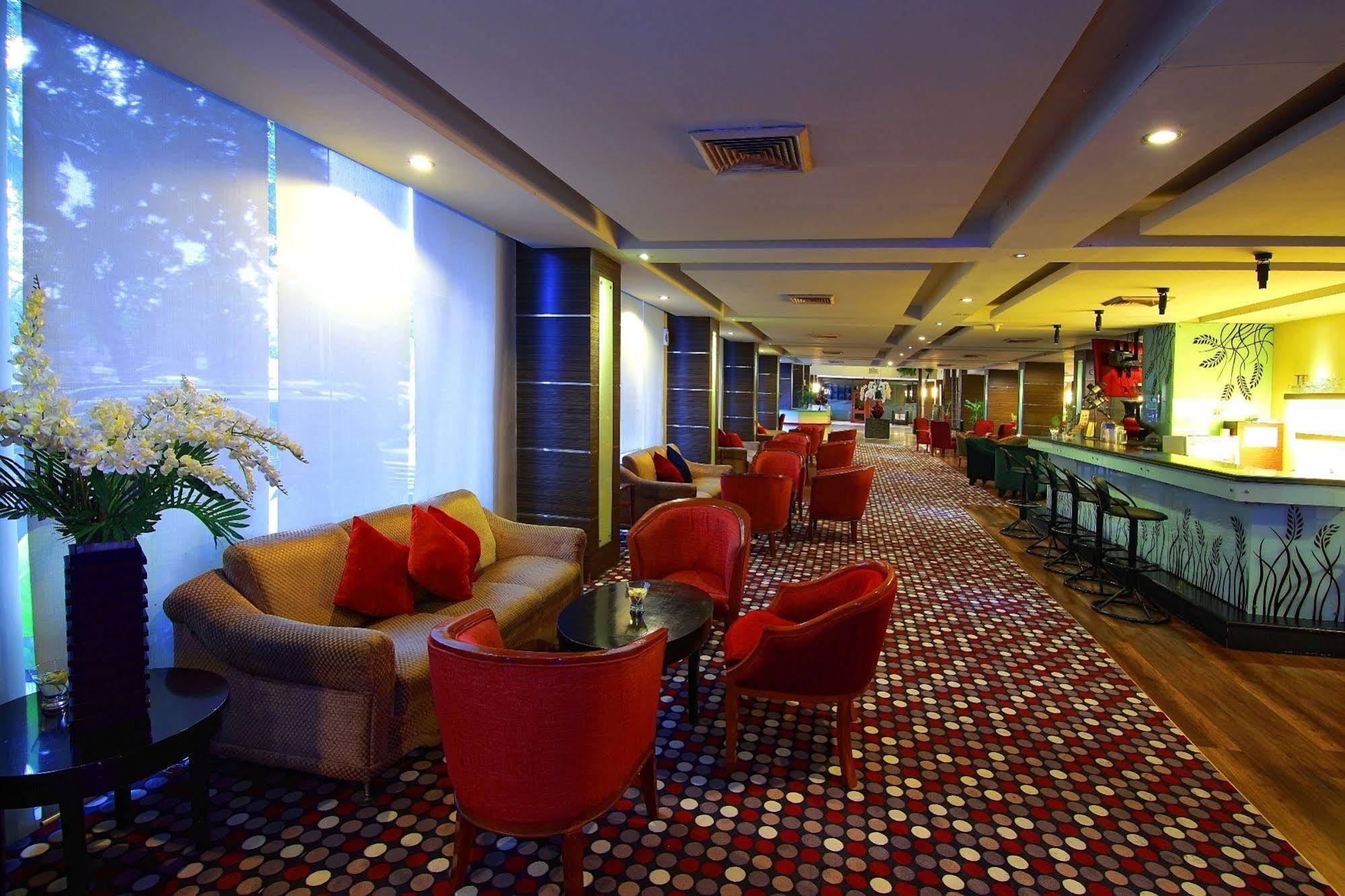 Pangeran Beach Hotel Padang  Exteriör bild