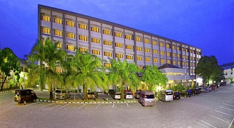 Pangeran Beach Hotel Padang  Exteriör bild